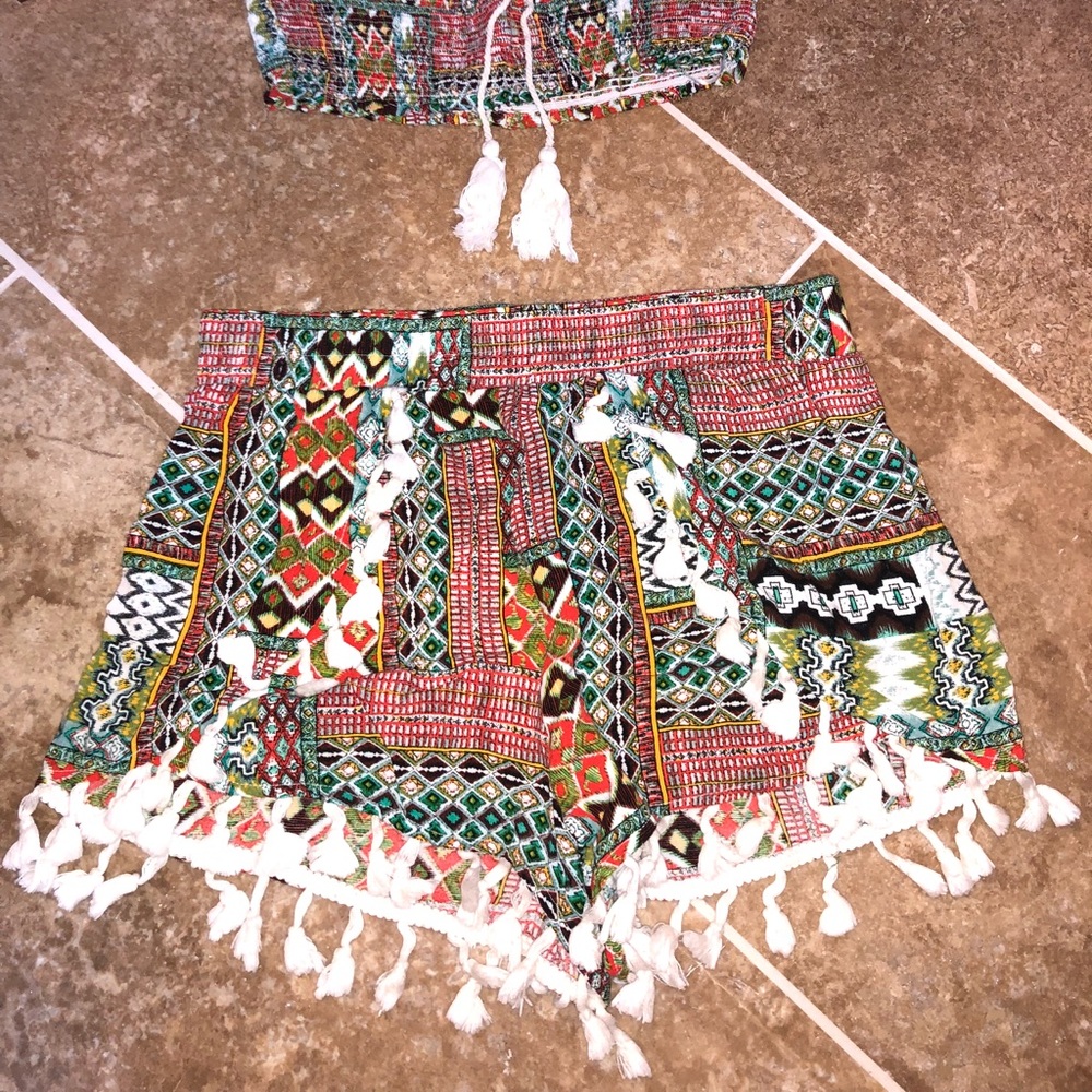 Two Piece Tassel Set